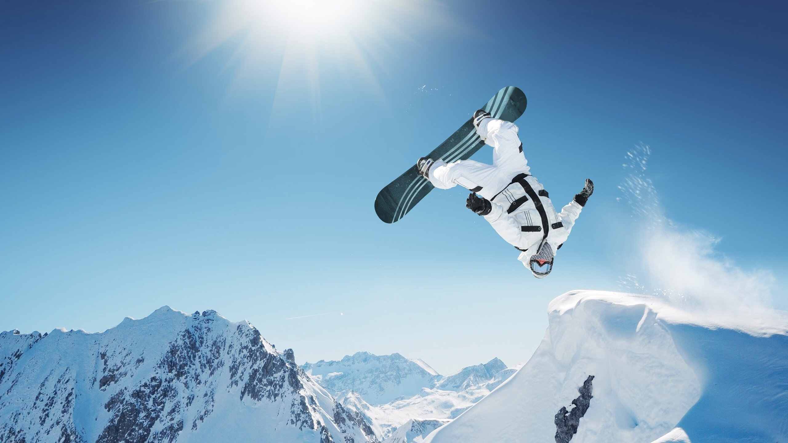 AC MILANSPORTS-“AI越位+裁判头戴摄像:技术革新引发热议”