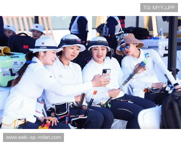 中国反曲弓女队在射箭世界杯上海站获得团体冠军，中国反曲弓男子队员